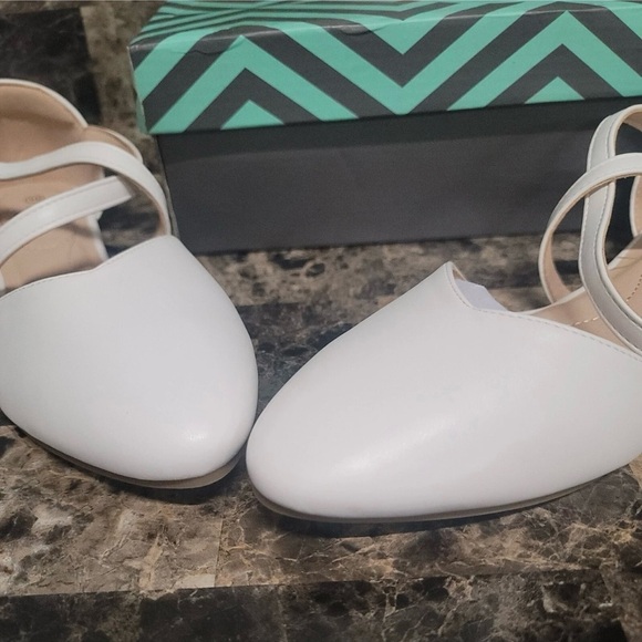 Trary White Women's Flats - Picture 3 of 5